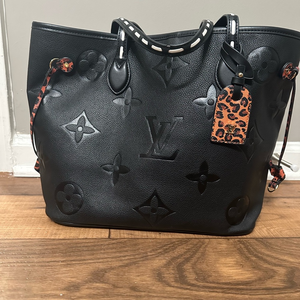 Louis Vuitton Black and leopard l Leather Tote and wallet